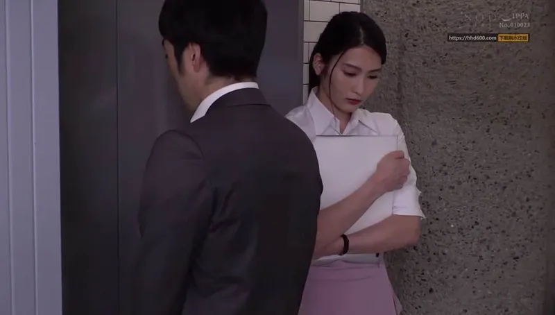 Em thư ký tội nghiệp bị tiền bối bắt vào nhà trọ phục vụ đối tác